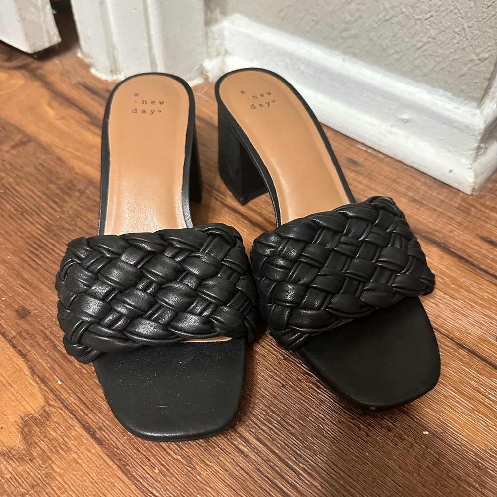 A NEW DAY NWOT black chunky heel